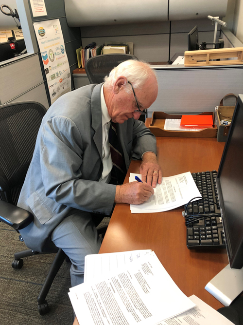 Mayor Butt signs deed to Point Molate for $400